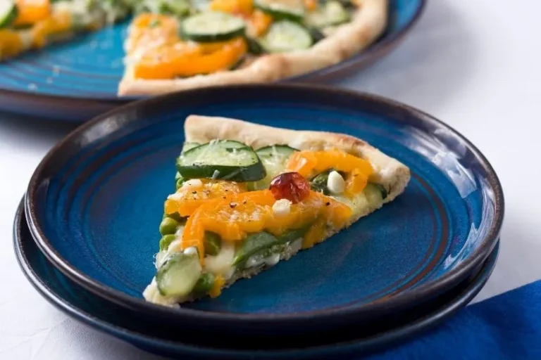 Bahar Pizzası (Yeşillik Ağırlıklı) Tarifi