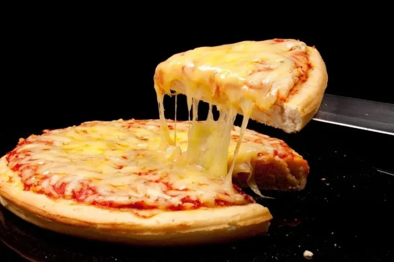 Pizzaya Kaşar Ne Zaman Konur?